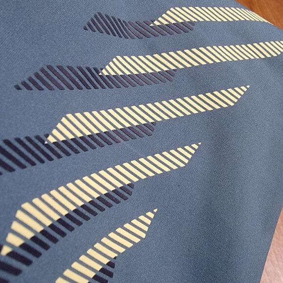 Nike Aeroswift Dri-Fit Women's Running Singlet Crop Top Tight Fit Pro Muscle Tee - Picture 5 of 5